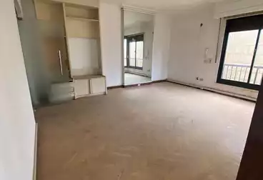 Giza Cornich Large 3 Bed Flat -   شقة كبيرة 3 غرف نوم على كورنيش النيل بالجيزة