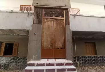 House / Home For sale - 4 rooms