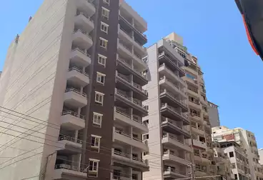 عيادات للبيع - 3 غرف - بالدور 0
