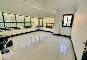 Administrative Building For rent - 25 rooms