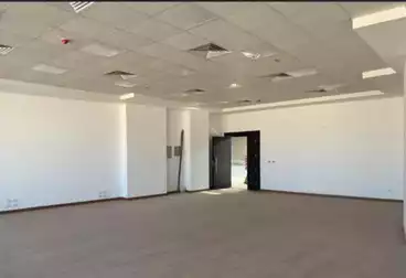 مقر إداري للإيجار - 3 غرف - بالدور 2