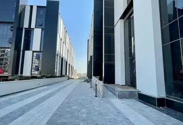 Administrative For rent - 8 rooms - floor 4