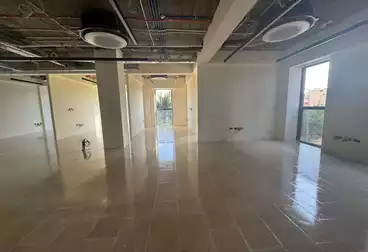 مبنى إداري للإيجار - بالدور 3