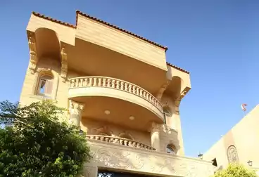 فيلا منفصلة للبيع - 6 غرف