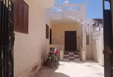House / Home For sale - 4 rooms