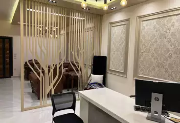 شقة بحديقة للبيع - 3 غرف - بالدور 0
