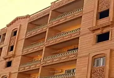 شقة بحديقة للبيع - 2 غرف - بالدور 0