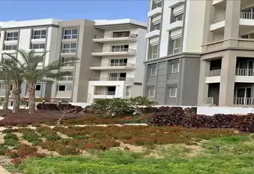 ستوديو بحديقة للبيع - 1 غرف - بالدور 0