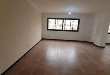 شقة بحديقة للإيجار - 4 غرف - بالدور 0
