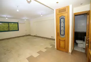 مقر إداري للبيع - 2 غرف - بالدور 0