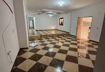 شقة بحديقة للإيجار - 3 غرف - بالدور 0