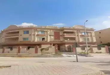دوبلكس بحديقة للبيع - 4 غرف - بالدور 1