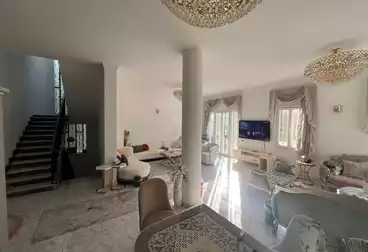 فيلا منفصلة للبيع - 6 غرف