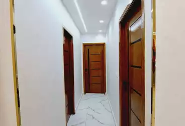 شقة بحديقة للبيع - 2 غرف - بالدور 0