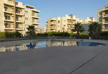 شقة بحديقة للبيع - 2 غرف - بالدور 0