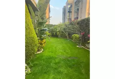 شقة بحديقة للبيع - 3 غرف - بالدور 0