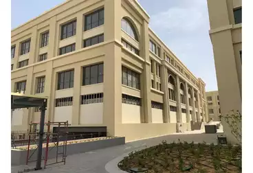 مقر إداري للإيجار - 4 غرف - بالدور 3