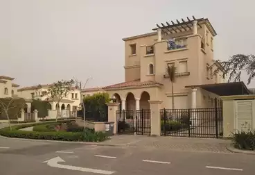 فيلا منفصلة للبيع - 5 غرف
