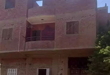 House / Home For sale - 4 rooms
