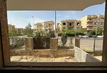 شقة بحديقة للبيع - 3 غرف - بالدور 0