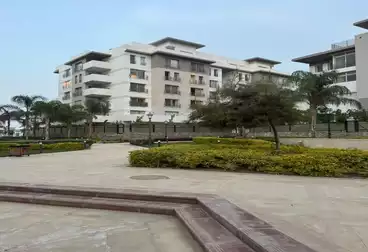 Apartment with Garden For sale - 3 rooms - floor 0