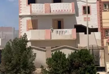 منزل / بيت للبيع - 9 غرف