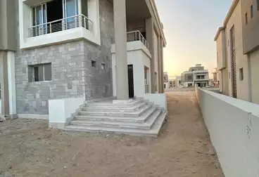 فيلا منفصلة للبيع - 6 غرف