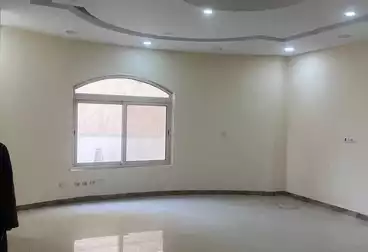 شقة بحديقة للإيجار - 4 غرف - بالدور 0