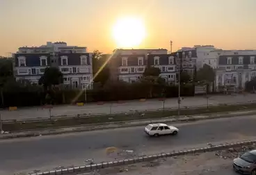شقة بحديقة للبيع - 3 غرف - بالدور 0