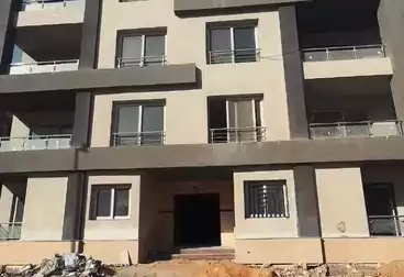 شقة بحديقة للبيع - 3 غرف - بالدور 0