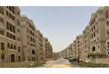 شقة بحديقة للبيع - 3 غرف - بالدور 0
