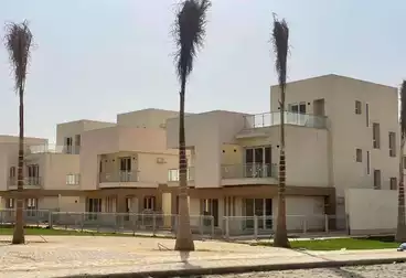 تاون هاوس للإيجار - 6 غرف