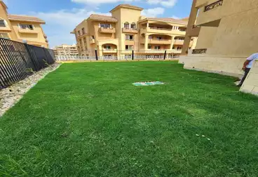 شقة بحديقة للبيع - 3 غرف - بالدور 0