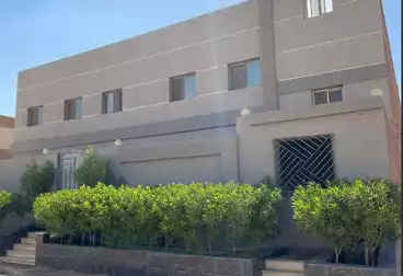 مصنع للإيجار