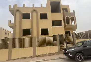 فيلا منفصلة للبيع - 8 غرف