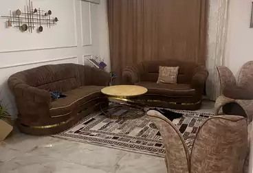 شقة بحديقة للبيع - 5 غرف - بالدور 0