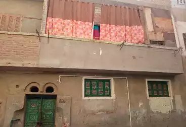 House / Home For sale - 4 rooms