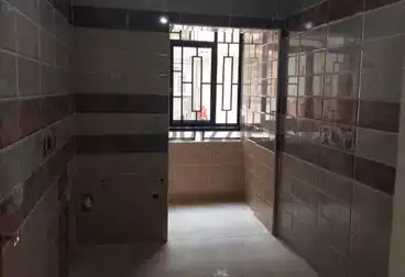 شقة بحديقة للإيجار - 3 غرف - بالدور 0