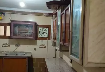 شقة بحديقة للإيجار - 2 غرف - بالدور 0