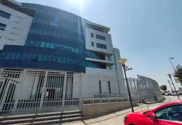 Building For rent - 8 rooms - floor 0