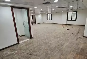 مبنى إداري للإيجار - 10 غرف