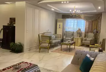 شقة بحديقة للبيع - 3 غرف - بالدور 0