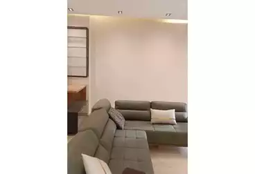 ستوديو بحديقة للبيع - 1 غرف - بالدور 0