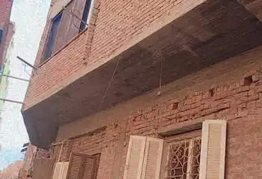 Building For sale - 5 rooms