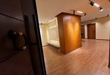 عيادات للبيع - 5 غرف - بالدور 3