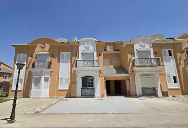تاون هاوس للإيجار - 4 غرف