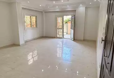 شقة بحديقة للبيع - 2 غرف - بالدور 0