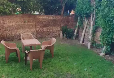 شقة بحديقة للإيجار - 1 غرف - بالدور 0