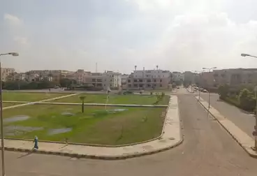 شقة بحديقة للبيع - 3 غرف - بالدور 0