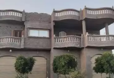 House / Home For sale - 8 rooms